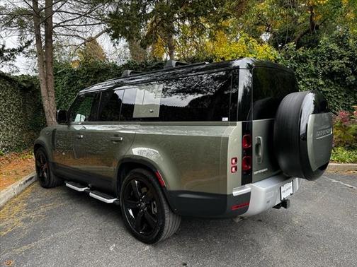 2023 Land Rover Defender 130 SE