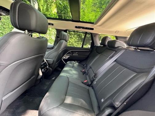 2025 Land Rover Range Rover P550e SE
