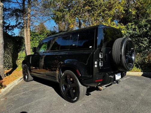 2024 Land Rover Defender 110 V8