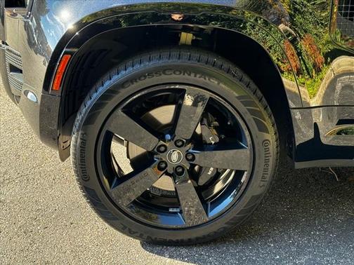 2024 Land Rover Defender 110 V8