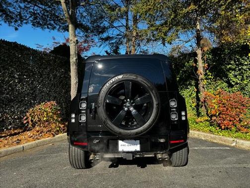 2024 Land Rover Defender 110 V8