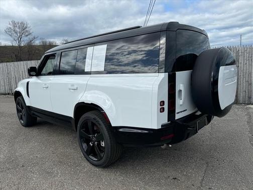 2025 Land Rover Defender P400 X-Dynamic SE