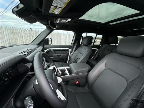 2025 Land Rover Defender P400 X-Dynamic SE