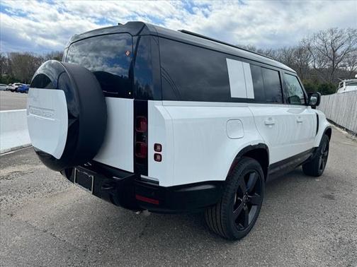 2025 Land Rover Defender P400 X-Dynamic SE