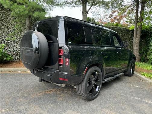 2025 Land Rover Defender 110 P400 X-Dynamic SE
