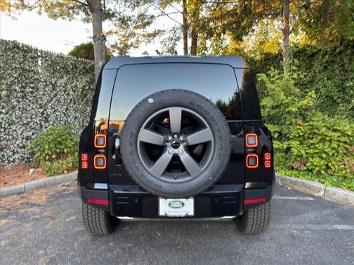 2026 Land Rover Defender 110S