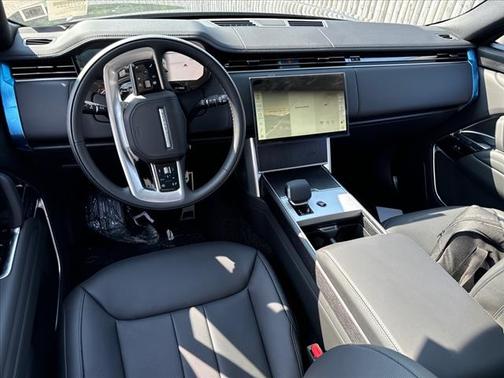 2025 Land Rover Range Rover P530 SE