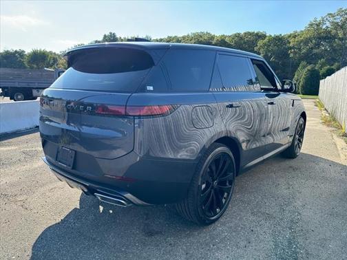 2025 Land Rover Range Rover Sport SE