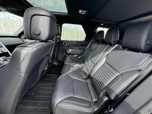 2025 Land Rover Discovery P300 S