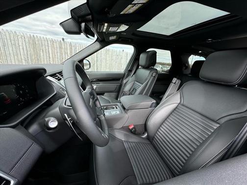 2025 Land Rover Discovery P300 S
