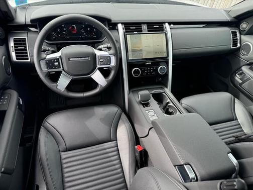 2025 Land Rover Discovery P300 S