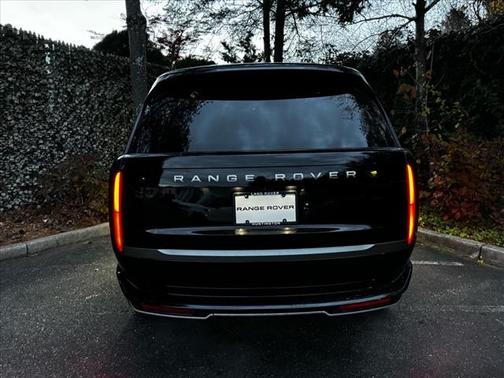 2025 Land Rover Range Rover P400 SE