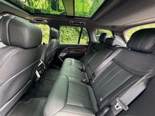 2025 Land Rover Range Rover P400 SE