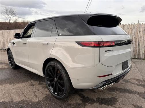 2025 Land Rover Range Rover Sport SE