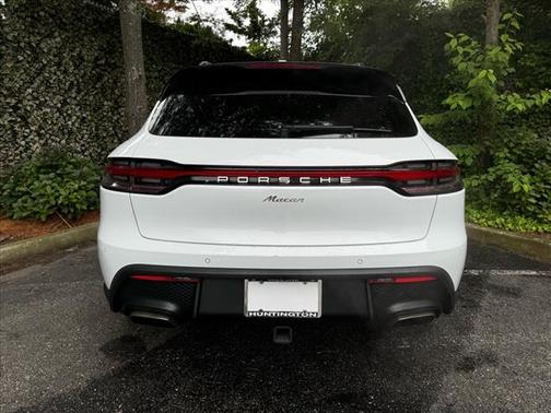 2022 Porsche Macan Base