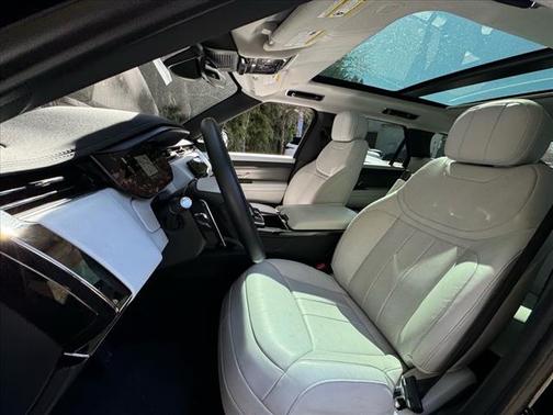 2023 Land Rover Range Rover Sport SE