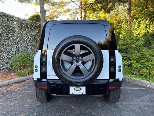2026 Land Rover Defender 110S
