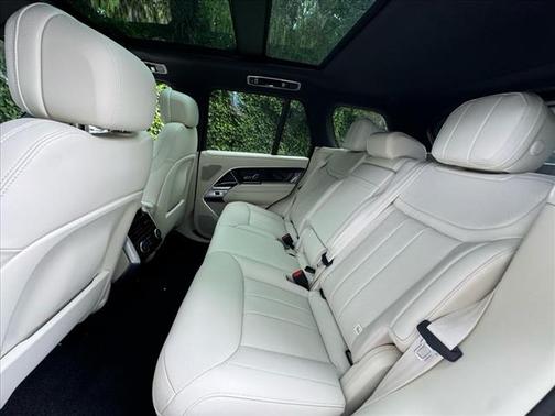 2025 Land Rover Range Rover P400 SE