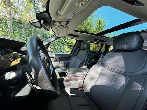 2025 Land Rover Range Rover P530 SE 7 Seat