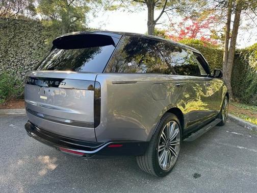 2025 Land Rover Range Rover P530 SE 7 Seat