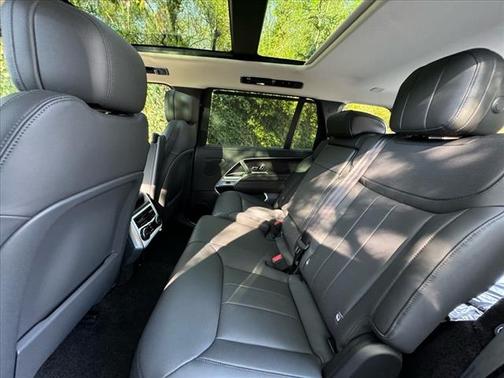 2025 Land Rover Range Rover P530 SE 7 Seat