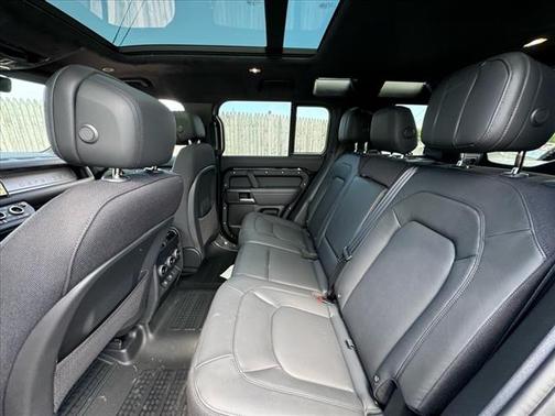 2025 Land Rover Defender 110 V8