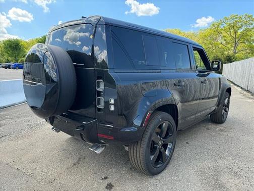 2025 Land Rover Defender 110 V8