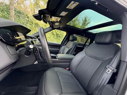 2025 Land Rover Range Rover P530 SE 7 Seat