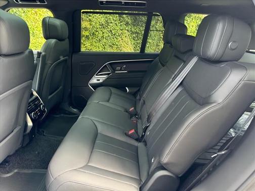 2025 Land Rover Range Rover P530 SE 7 Seat