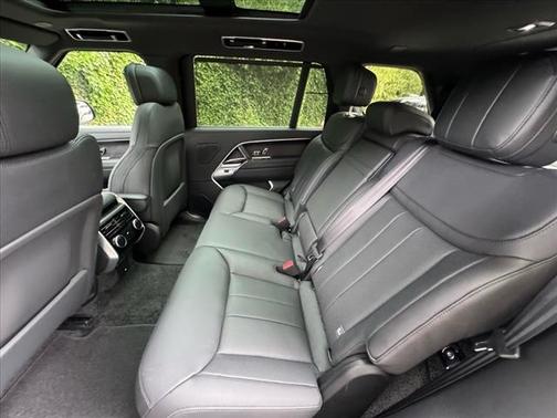 2025 Land Rover Range Rover P400 SE 7 Seat