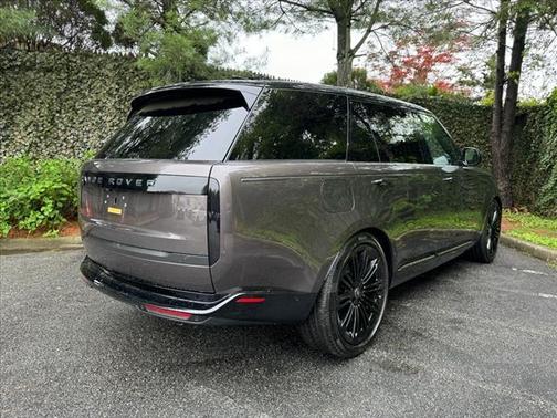 2025 Land Rover Range Rover P400 SE 7 Seat