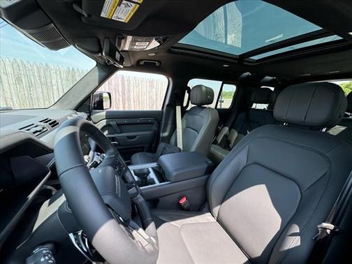 2025 Land Rover Defender 110 V8