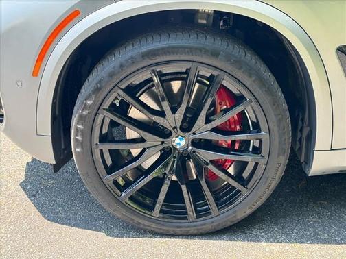 2024 BMW X5 M60i