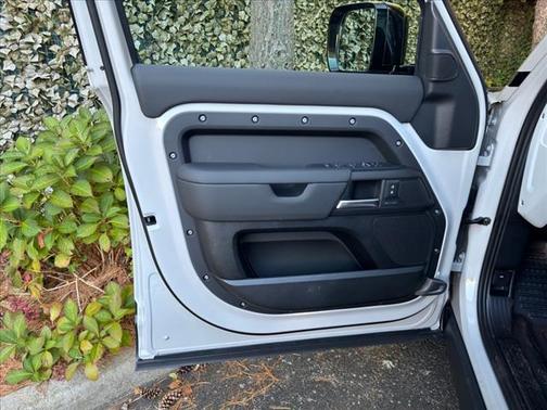 2026 Land Rover Defender 110S