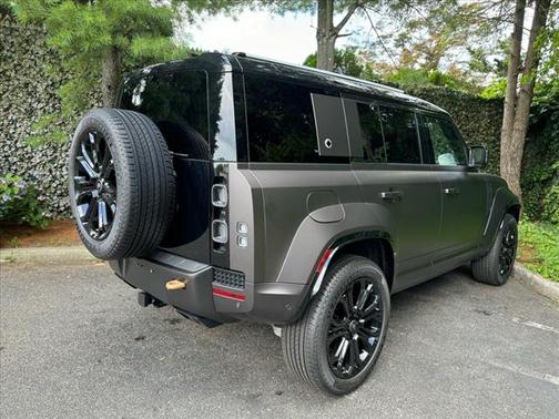 2025 Land Rover Defender OCTA