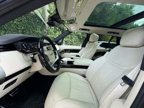 2025 Land Rover Range Rover P530 SE