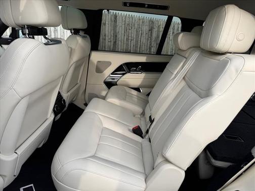 2025 Land Rover Range Rover P530 SE 7 Seat