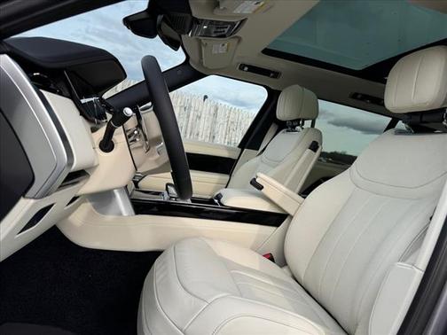 2025 Land Rover Range Rover P530 SE 7 Seat