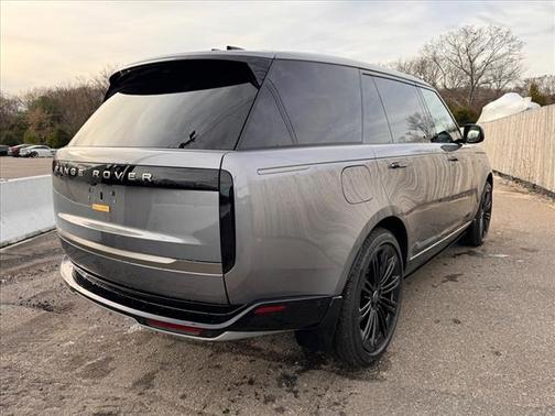 2025 Land Rover Range Rover P530 SE 7 Seat