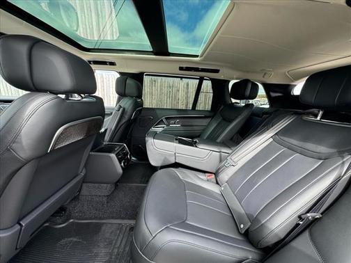 2025 Land Rover Range Rover AUTOBIO