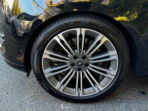 2025 Land Rover Range Rover SE