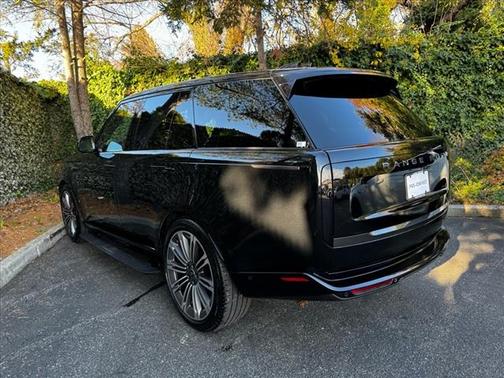 2025 Land Rover Range Rover SE