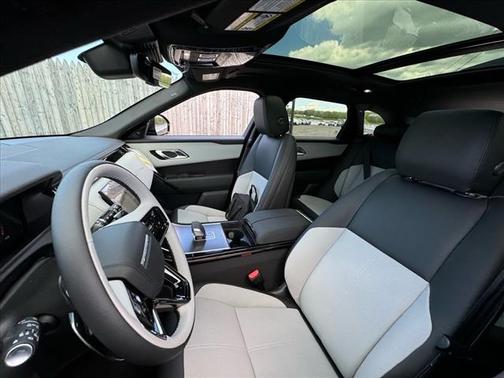 2026 Land Rover Range Rover Velar P250 SE R-Dynamic