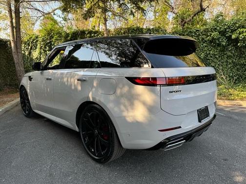 2025 Land Rover Range Rover Sport SE