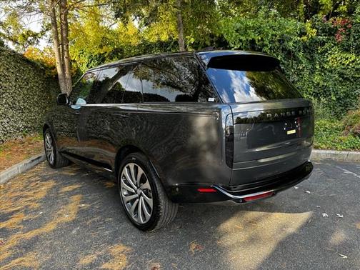2025 Land Rover Range Rover P530 SE 7 Seat