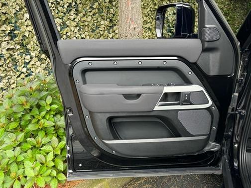 2023 Land Rover Defender 110 S