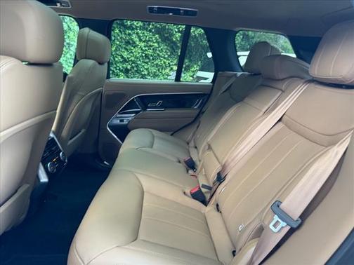 2025 Land Rover Range Rover P400 SE