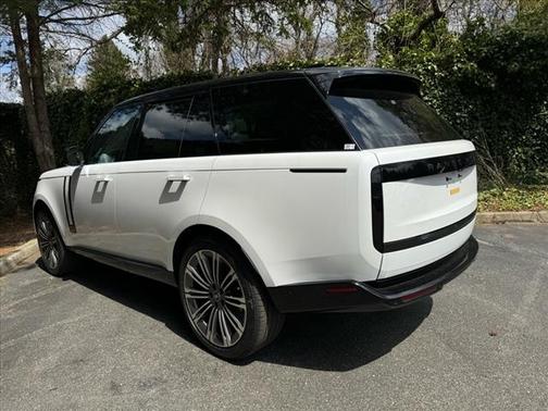 2025 Land Rover Range Rover P400 SE