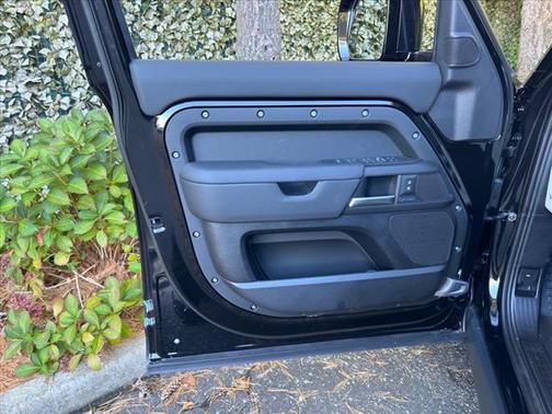 2026 Land Rover Defender 110S