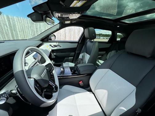 2026 Land Rover Range Rover Velar P250 SE R-Dynamic